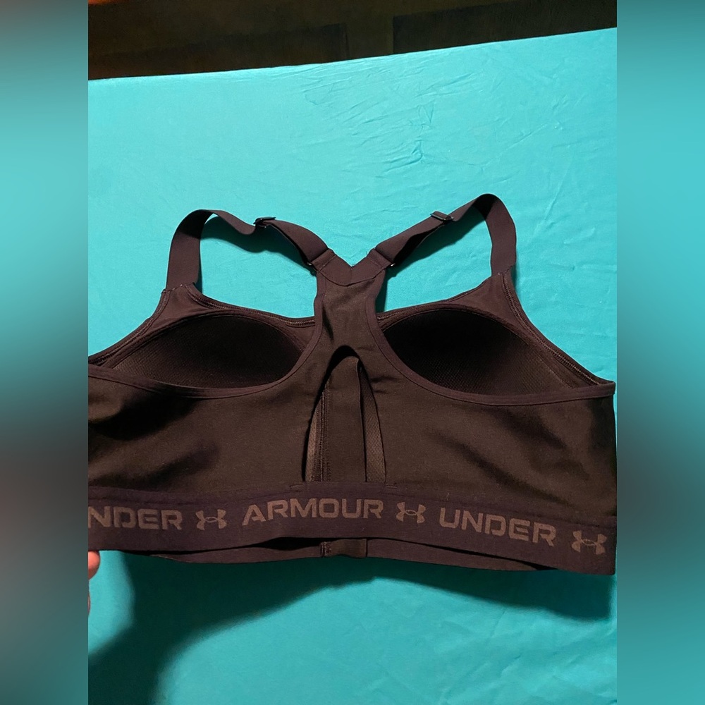 Under armour, womens black sports bra, 38C - Picture 2 of 3